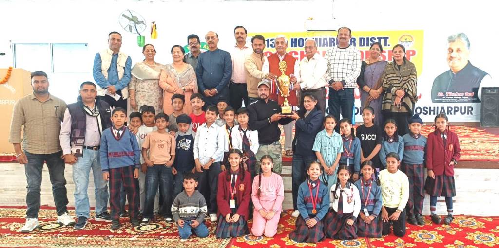Tikshan Sood presented medals to the winners of the 13th District Yoga Competition